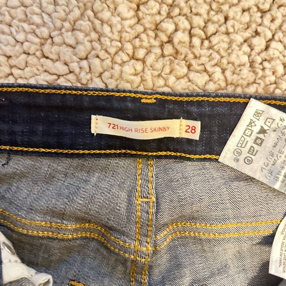 Levi's Women's Skinny Jeans in Classic Blue - Picture 7 of 9